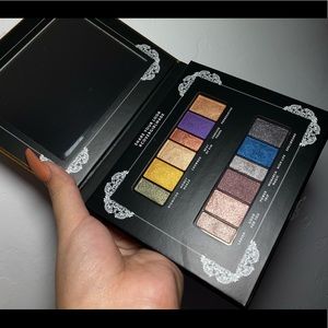 COVERGIRL Reign Palette